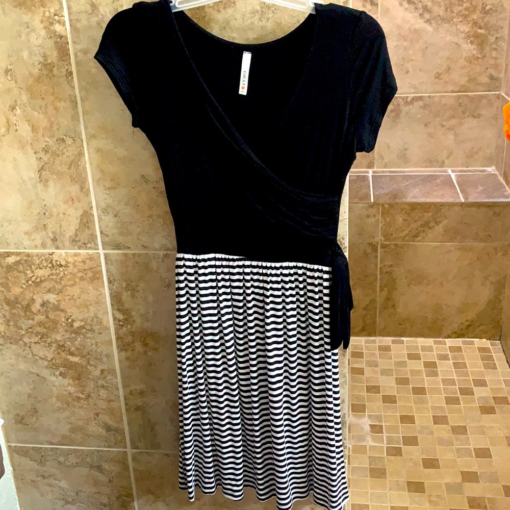 Gilli Dress - Picture 4 of 6